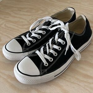 Converse Chuck Taylor All Star - Men’s 8 or Women’s 10